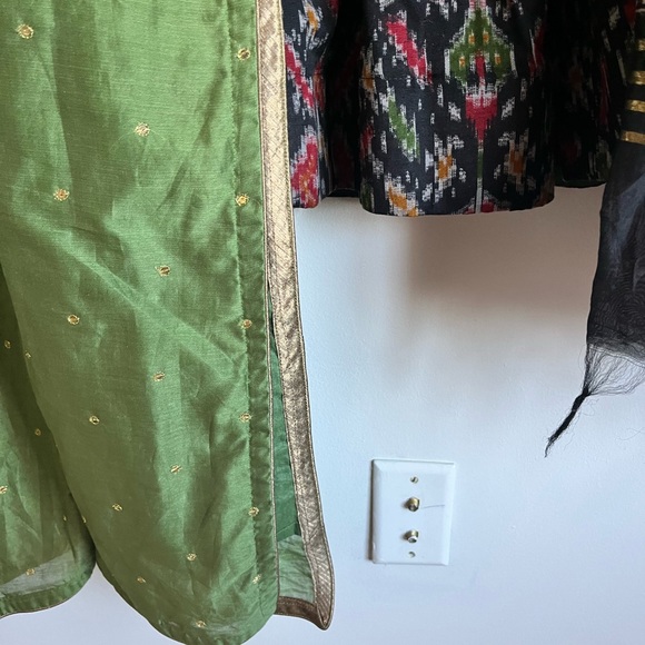 3 Piece Traditional Indian Salwar - Picture 3 of 5